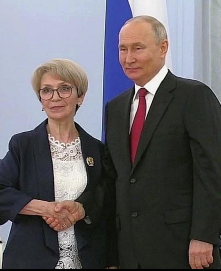Демичева-Путин-награждение.jpg